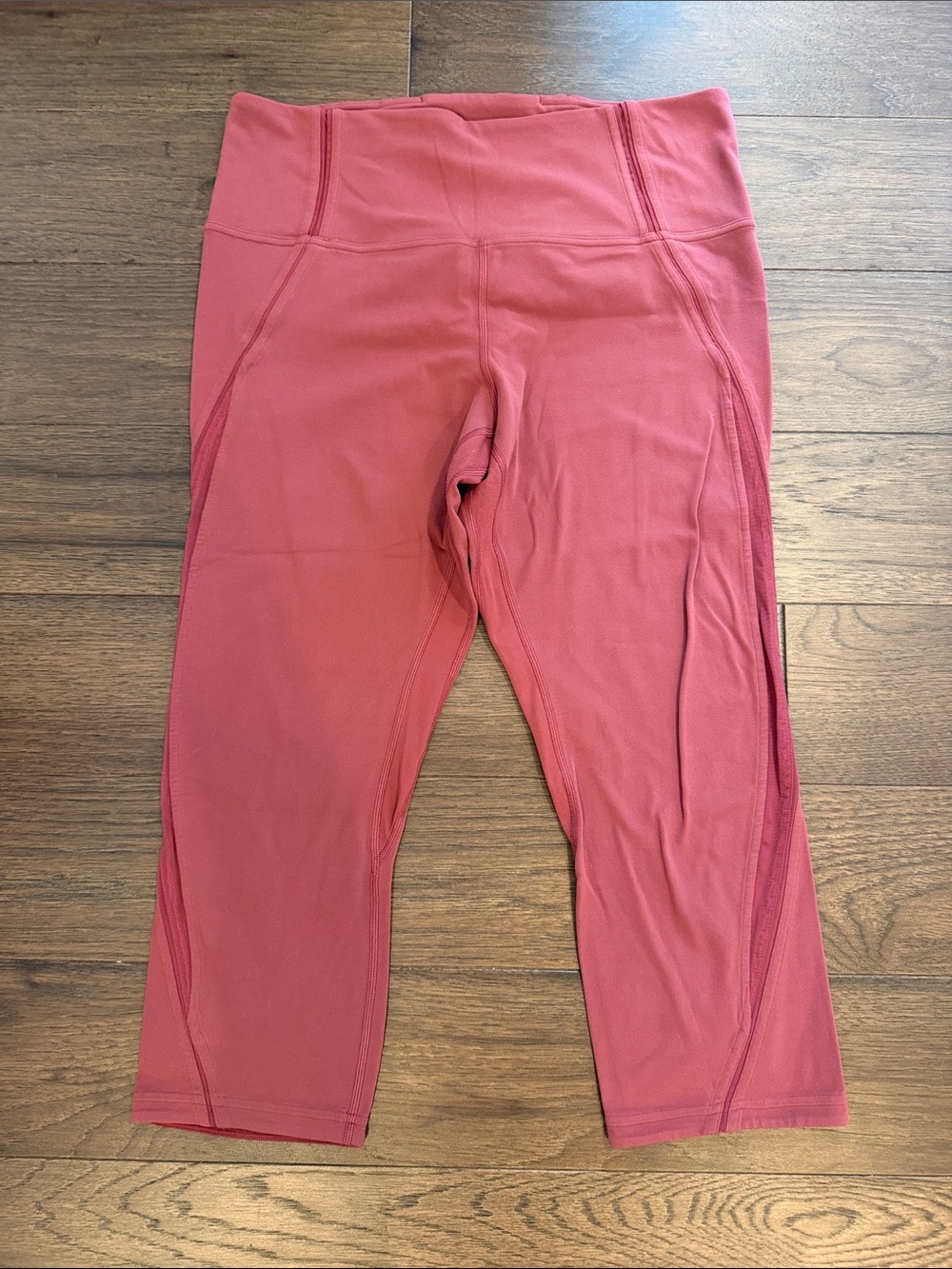 Lululemon Capri Leggings in Dusty Pink Size 12 - C55-018